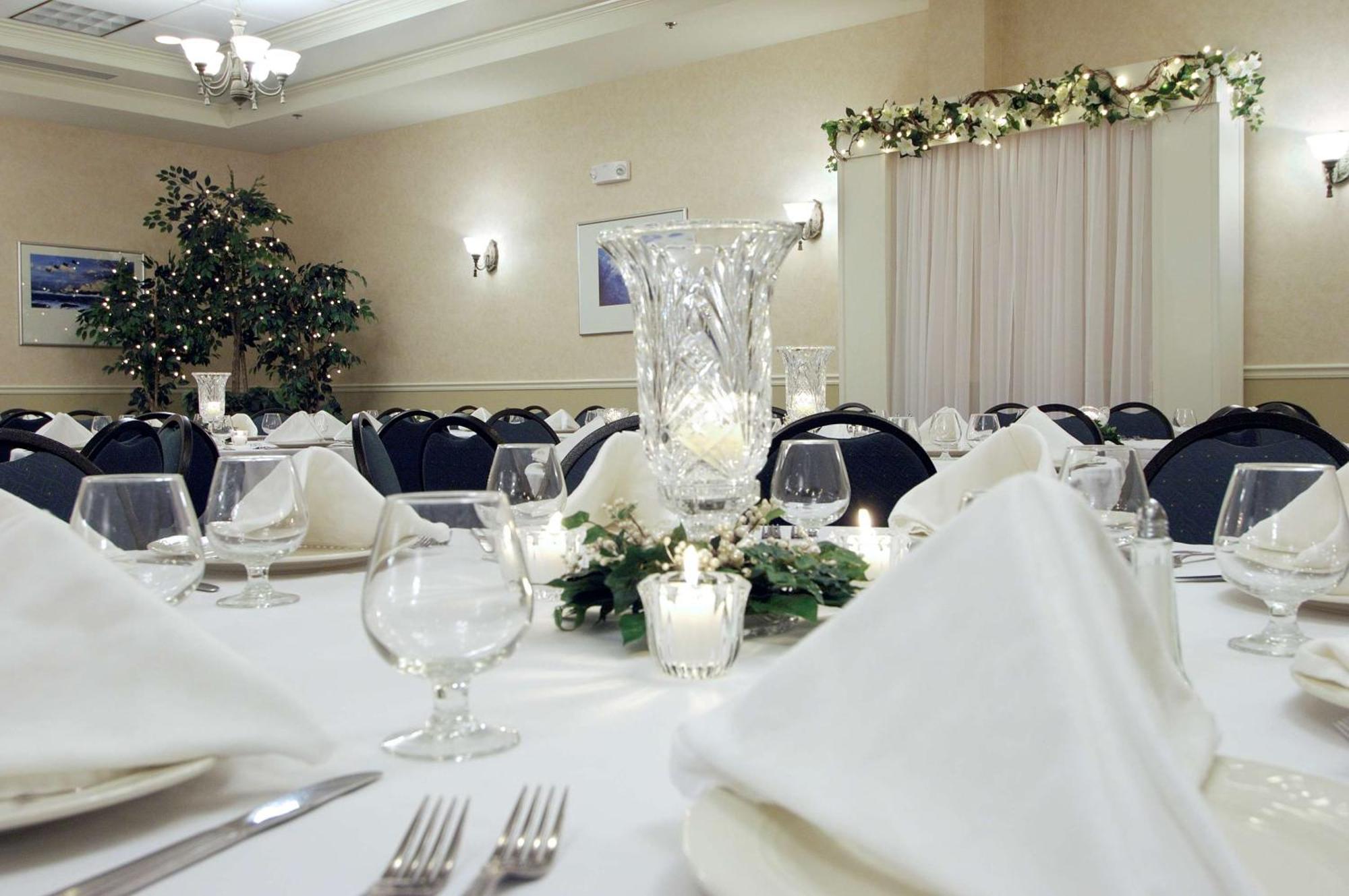 Hilton Garden Inn Grand Forks-Und Exterior photo