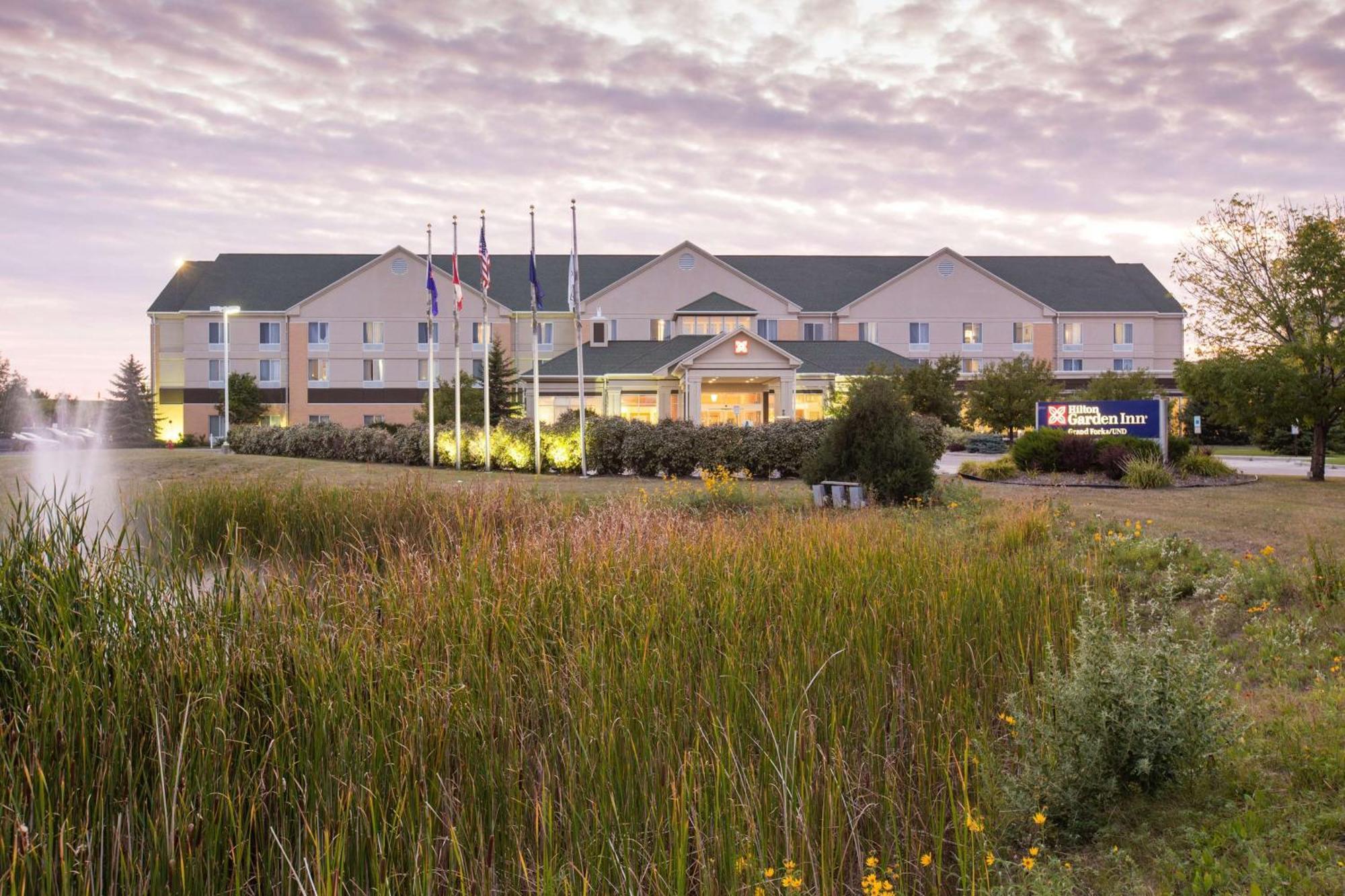 Hilton Garden Inn Grand Forks-Und Exterior photo