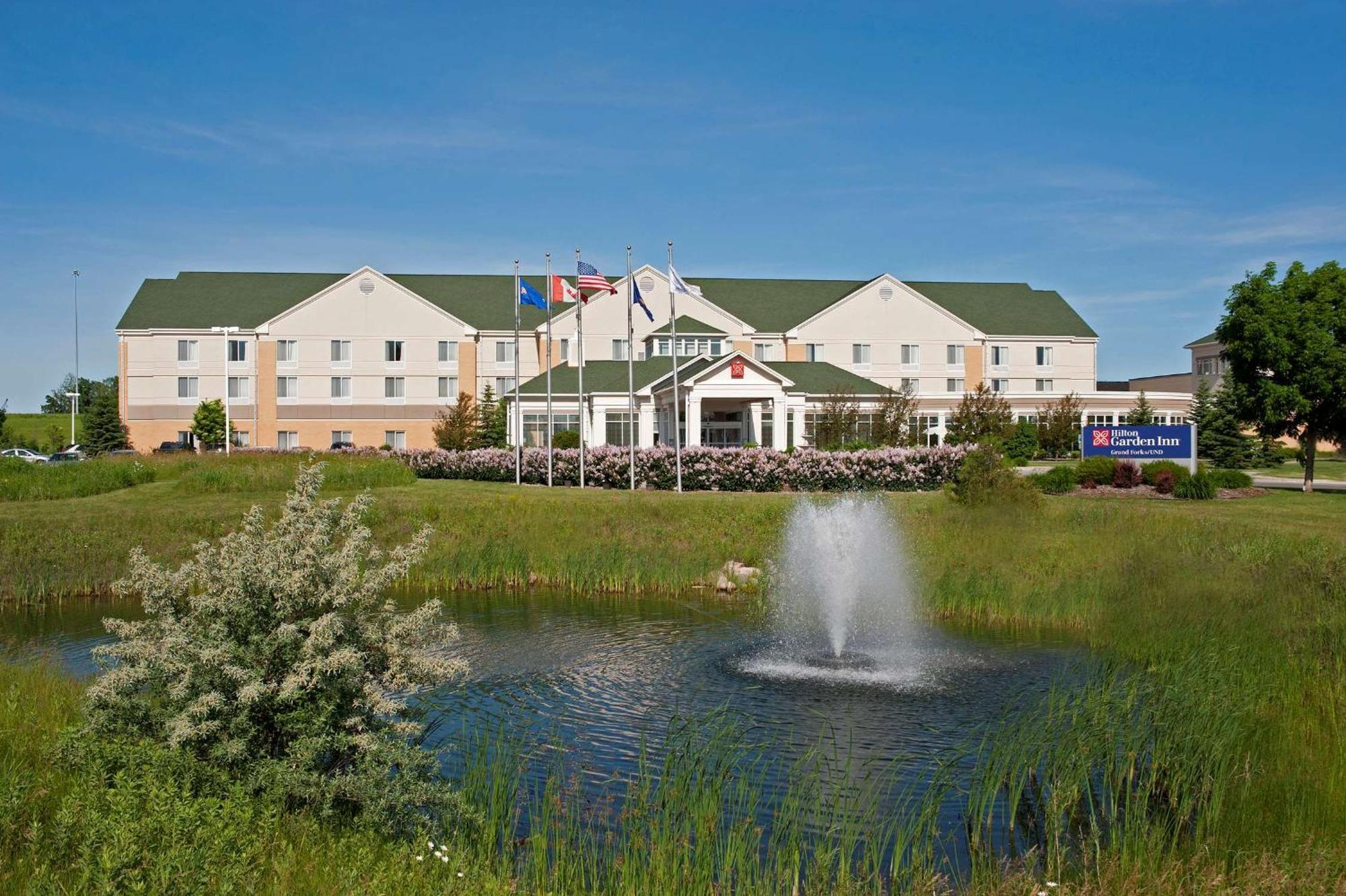 Hilton Garden Inn Grand Forks-Und Exterior photo
